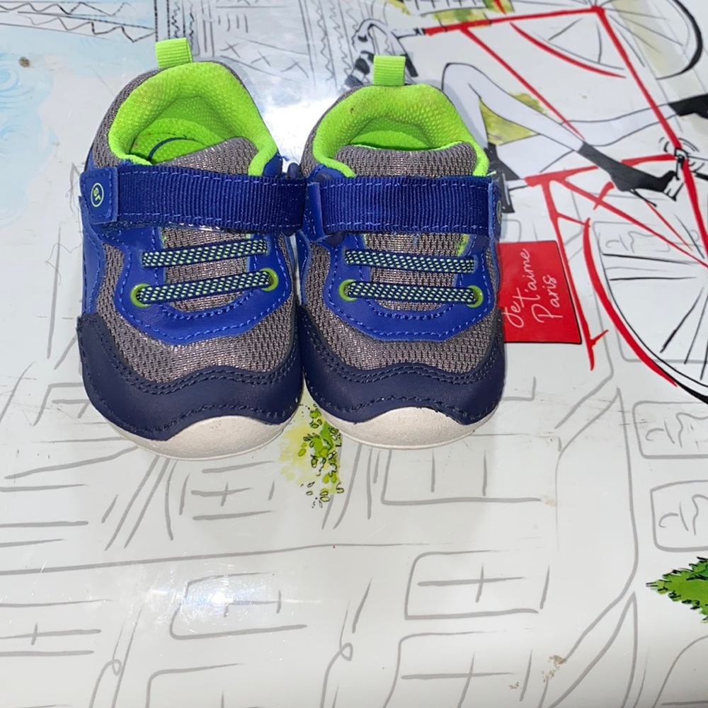 Stride rite tennis shoes size 3.5